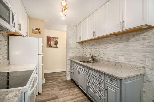 apt-304-4001 Heritage Hills Dr, Bloomington, MN, 55437-2666 | Card Image