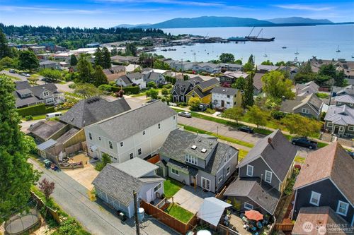 809 12th St, Bellingham, WA, 98225-6212 | Card Image