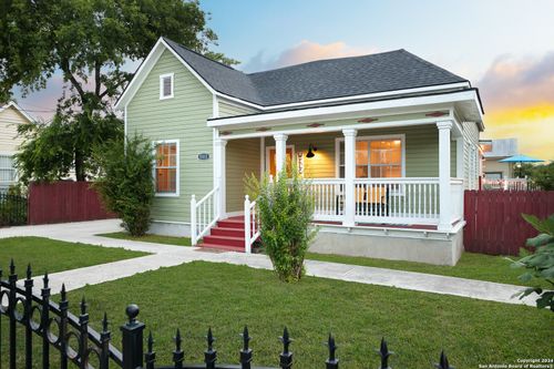 1102 E Crockett St, San Antonio, TX, 78202-2807 | Card Image