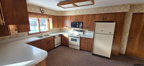 134 N Linden St, Dodge, NE, 68633-3561 | Card Image