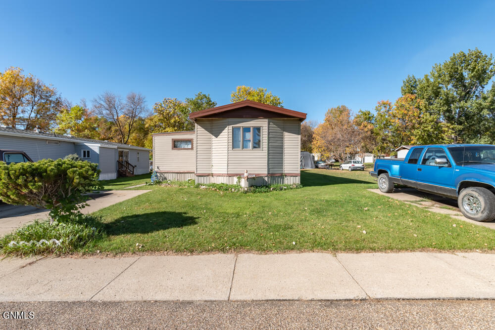 1st Ave, Hazen, ND 58545