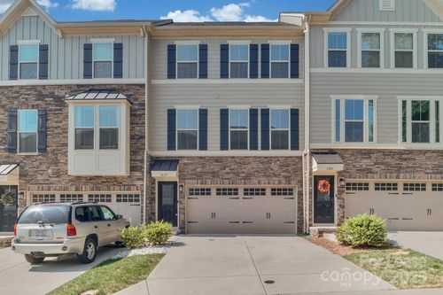 1637 Bark Branch Ln, Charlotte, NC, 28205-1388 | Card Image