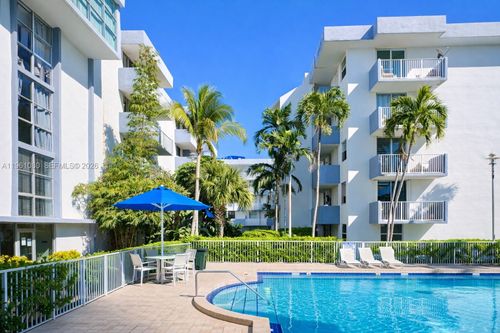 apt-426-1801 Treasure Dr, North Bay Village, FL, 33141-4558 | Card Image