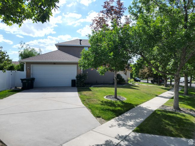 View of front of property with a garage and a front yard | Image 26