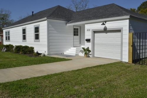 828 Holly St, La Marque, TX, 77568-4320 | Card Image