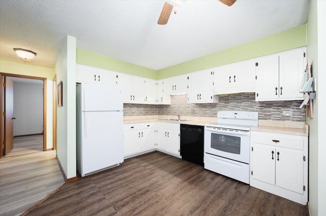 UNIT-1D - 214 Madison St, Home with 2 bedrooms, 1 bathrooms and 2 parking in Joliet IL | Image 4