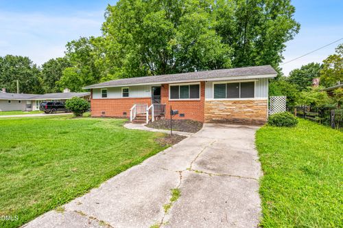 608 Howell St, Selma, NC, 27576-2643 | Card Image