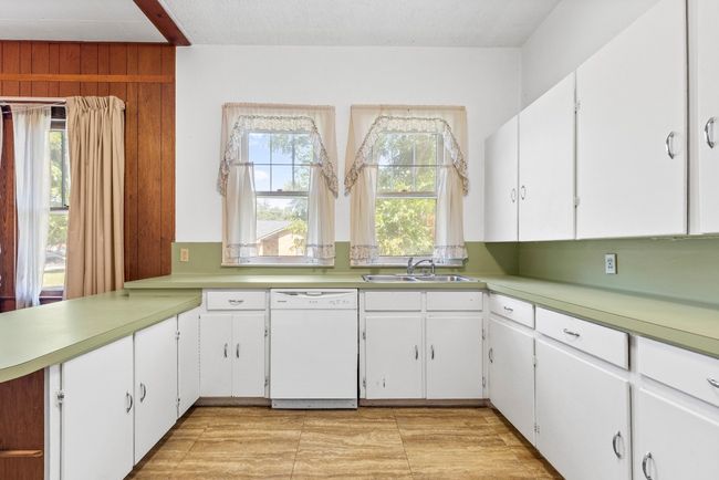 911 N Avenue C, House other with 3 bedrooms, 2 bathrooms and null parking in Elgin TX | Image 13