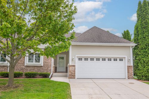 2325 Caribou Ln, Grafton, WI, 53024 | Card Image