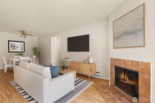 b307-9494 Redmond Woodinville Rd Ne, Redmond, WA, 98052-3669 | Card Image