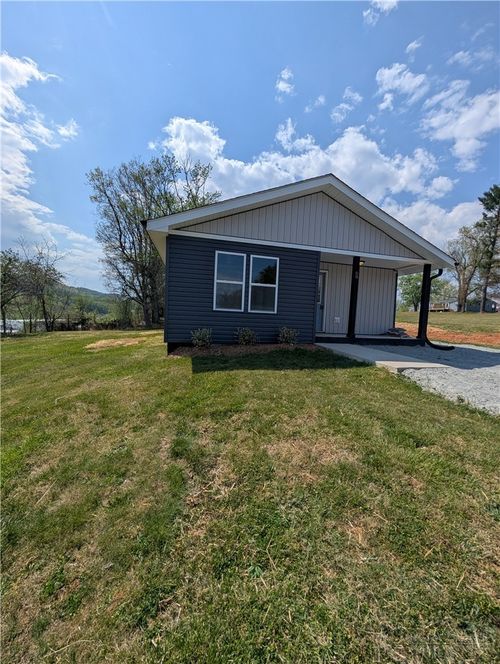 68 Estep St, Sparta, NC, 28675-9758 | Card Image