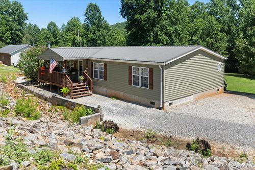 135 Basswood Dr, Nebo, NC, 28761-9304 | Card Image