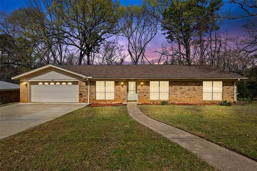 3215 Restview St, Longview, TX, 75605-1521 | Card Image