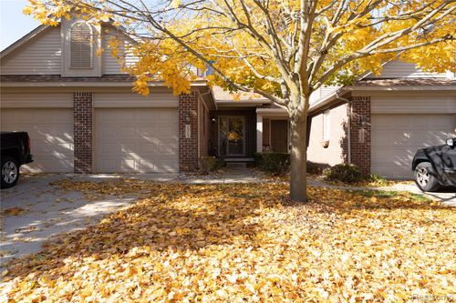 1314 Lilac Ln, Waterford, MI, 48327-4410 | Card Image