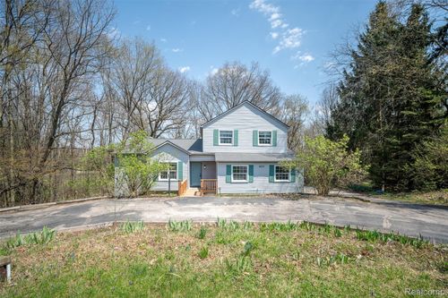 4277 Tux Ln, Milford, MI, 48380-2757 | Card Image