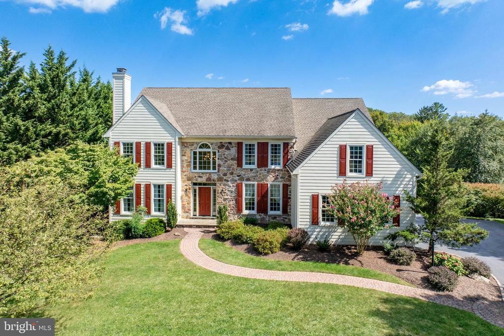 Lauren Ln, Chester Springs, PA 19425