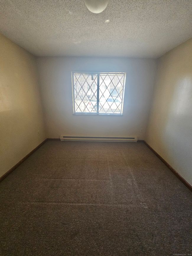 UNIT-1 - 30 Vail St, Condo with 2 bedrooms, 2 bathrooms and 2 parking in Waterbury CT | Image 7