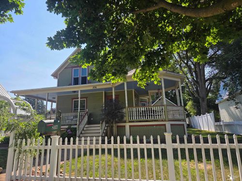 206 Jipson St, Blissfield, MI, 49228-1332 | Card Image