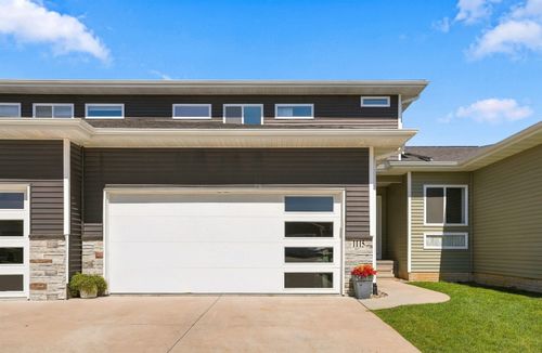 1115 Loren Dr, Cedar Falls, IA, 50613-8171 | Card Image