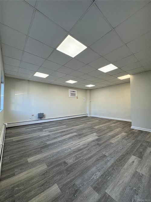 230 Westbury Ave, Carle Place, NY, 11514-1641 | Card Image