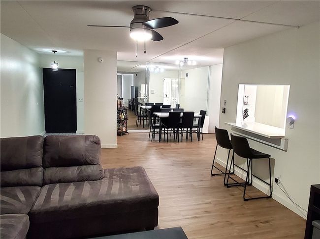 912 Forest Green Dr, Condo with 2 bedrooms, 2 bathrooms and 1 parking in Coraopolis PA | Image 7