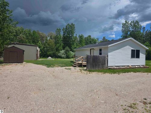 4924 Long Lake Rd, Hale, MI, 48739-8981 | Card Image