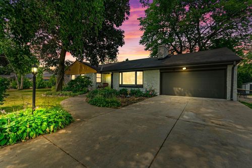 17640 Evergreen Ct, Brookfield, WI, 53045-2812 | Card Image
