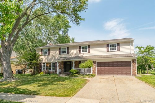35484 Bennett St, Livonia, MI, 48152-2923 | Card Image