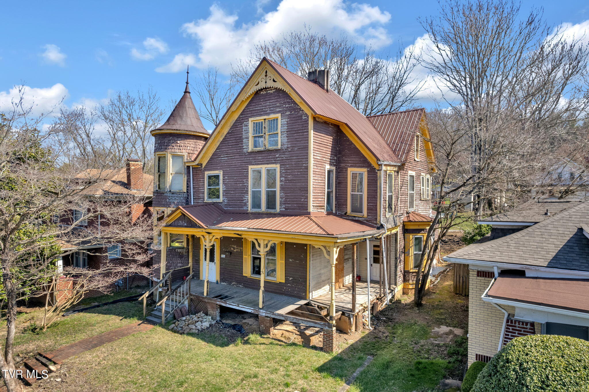 Locust St, Johnson City, TN 37604