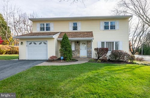 2101 Van Buren Dr, Whitehall, PA, 18052-4004 | Card Image