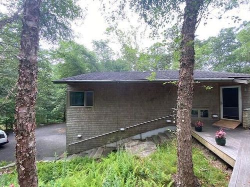 687 Ter Heun Dr, Falmouth, MA, 02540-2516 | Card Image