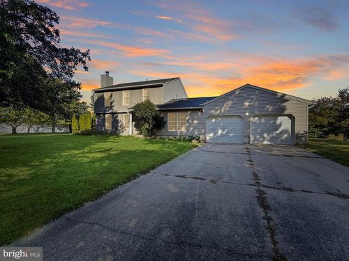 1 Barclay Ct, Wrightstown, NJ, 08562-1801 | Card Image