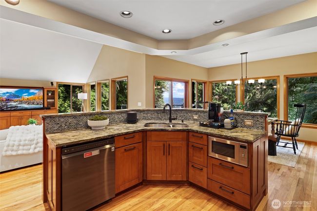 18608 Se 58 Th St, House other with 4 bedrooms, 4 bathrooms and 4 parking in Issaquah WA | Image 12