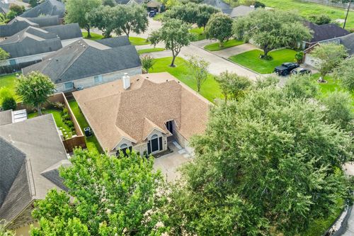 915 W Palmcrest Ct, Pearland, TX, 77584-8101 | Card Image