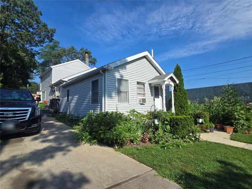38 Woodmont Pl, Farmingville, NY, 11738-2530 | Card Image
