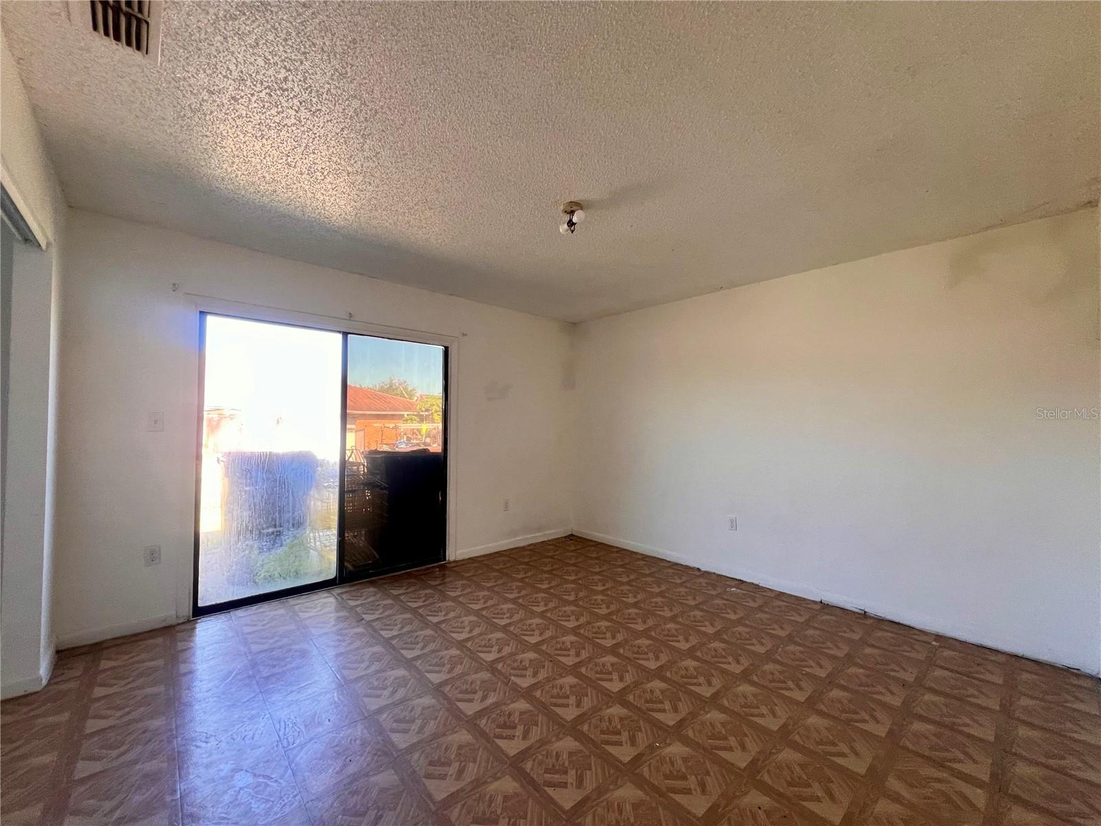 Residential Lease in MULBERRY 4
