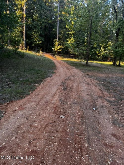 271 Christian College Rd, Senatobia, MS, 38668-3607 | Card Image