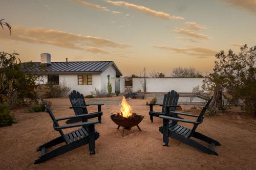 1564 Hilton Ave, Yucca Valley, CA, 92284-0936 | Card Image