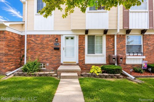 12768 Elaine Dr, Southgate, MI, 48195-2339 | Card Image