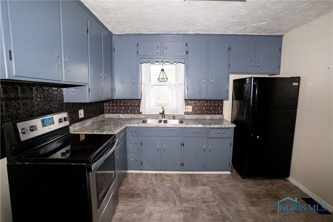 1702 Hopkins St, House other with 3 bedrooms, 1 bathrooms and 1 parking in Defiance OH | Image 13