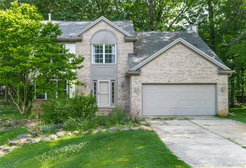 1250 Walloon Way, Lake Orion, MI, 48360-1322 | Card Image