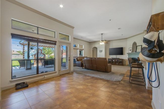 Look how open, light and bright these huge rooms are and that amazing outdoor view | Image 17