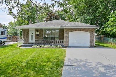 3271 Corry Cres, House other with 3 bedrooms, 2 bathrooms and 5 parking in Niagara Falls ON | Image 1