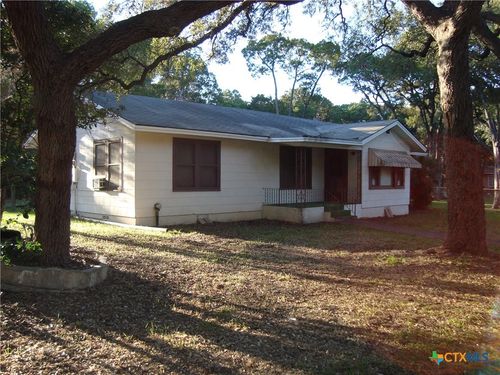 221 Woodland Ave, New Braunfels, TX, 78130-6062 | Card Image