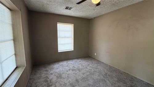 28 W Georgia Street, Shawnee, OK, 74804 | Card Image