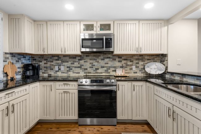 tons of cabinet space | Image 14
