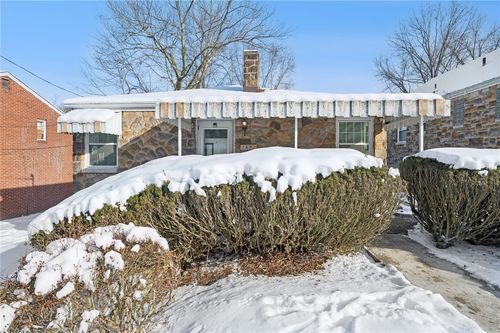 289 Evaline St, Penn Hills, PA, 15235-2818 | Card Image