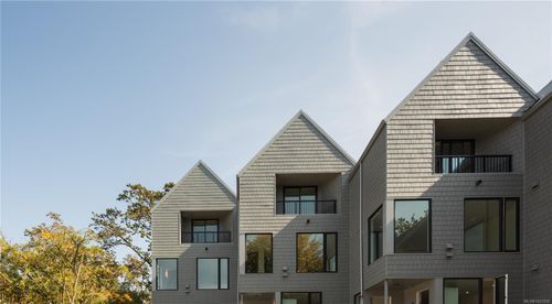 4-909 Redfern St, Victoria, BC, V8S0A4 | Card Image