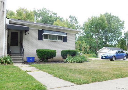 154 S Christine Cir, Mount Clemens, MI, 48043-1511 | Card Image