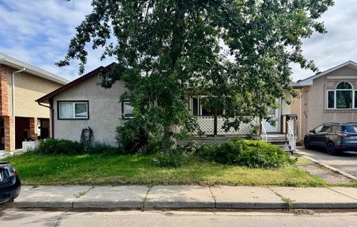 923 8 St N, Lethbridge, AB, T1H1Z3 | Card Image